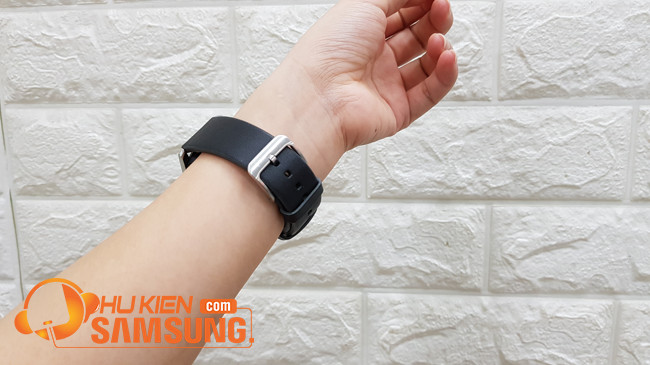 Màn hình đồng hồ Samsung Gear S3 Classic hiển thị tính năng SOS