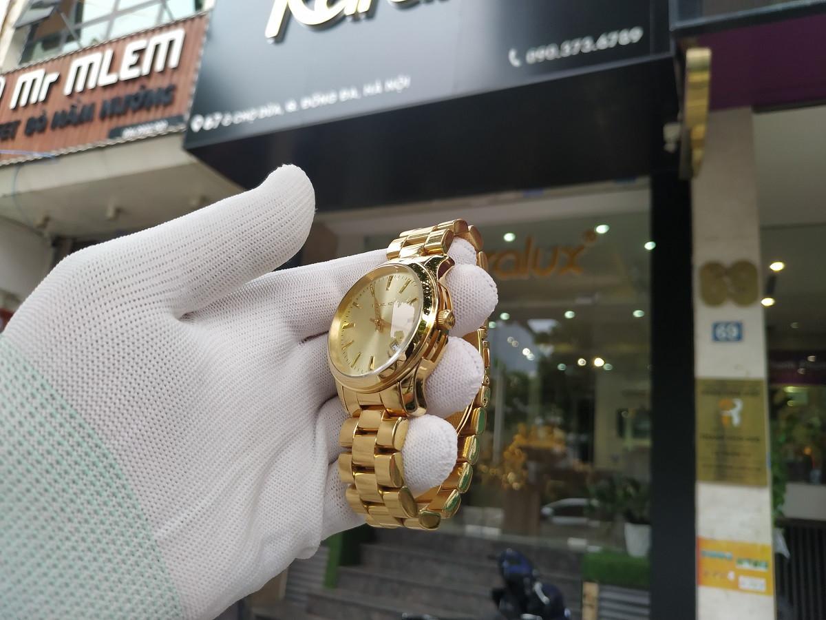 Nâng cấp vẻ đẹp đồng hồ Michael Kors qua dịch vụ mạ vàng đồng hồ Hà Nội chất lượng cao.