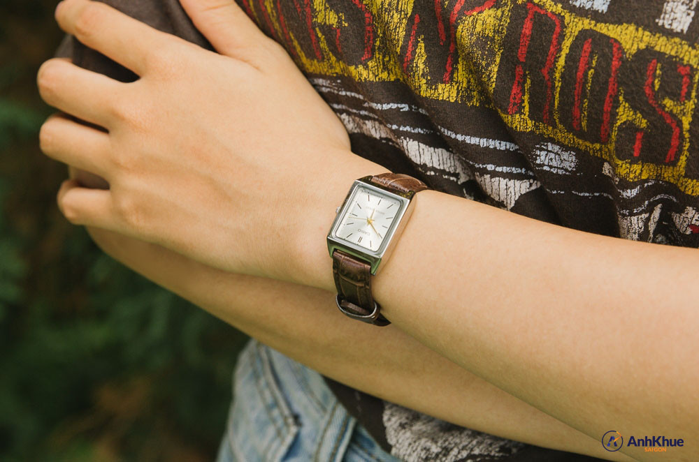 Mẫu đồng hồ Casio nữ dây da LTP-V007L mặt vuông thanh lịch