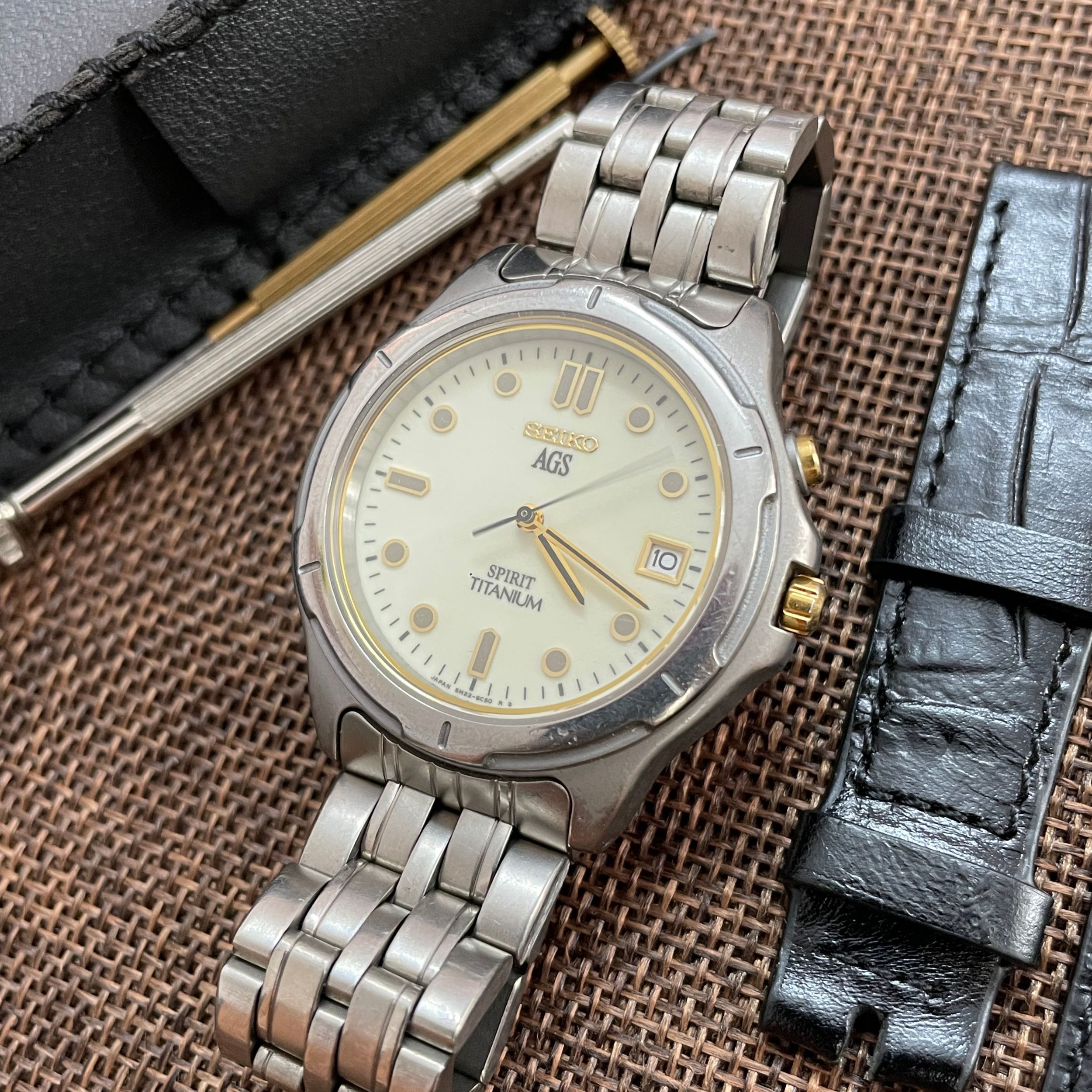 Đồng hồ Seiko AGS Spirit Titanium: Huyền thoại công nghệ cơ-thạch anh Nhật Bản