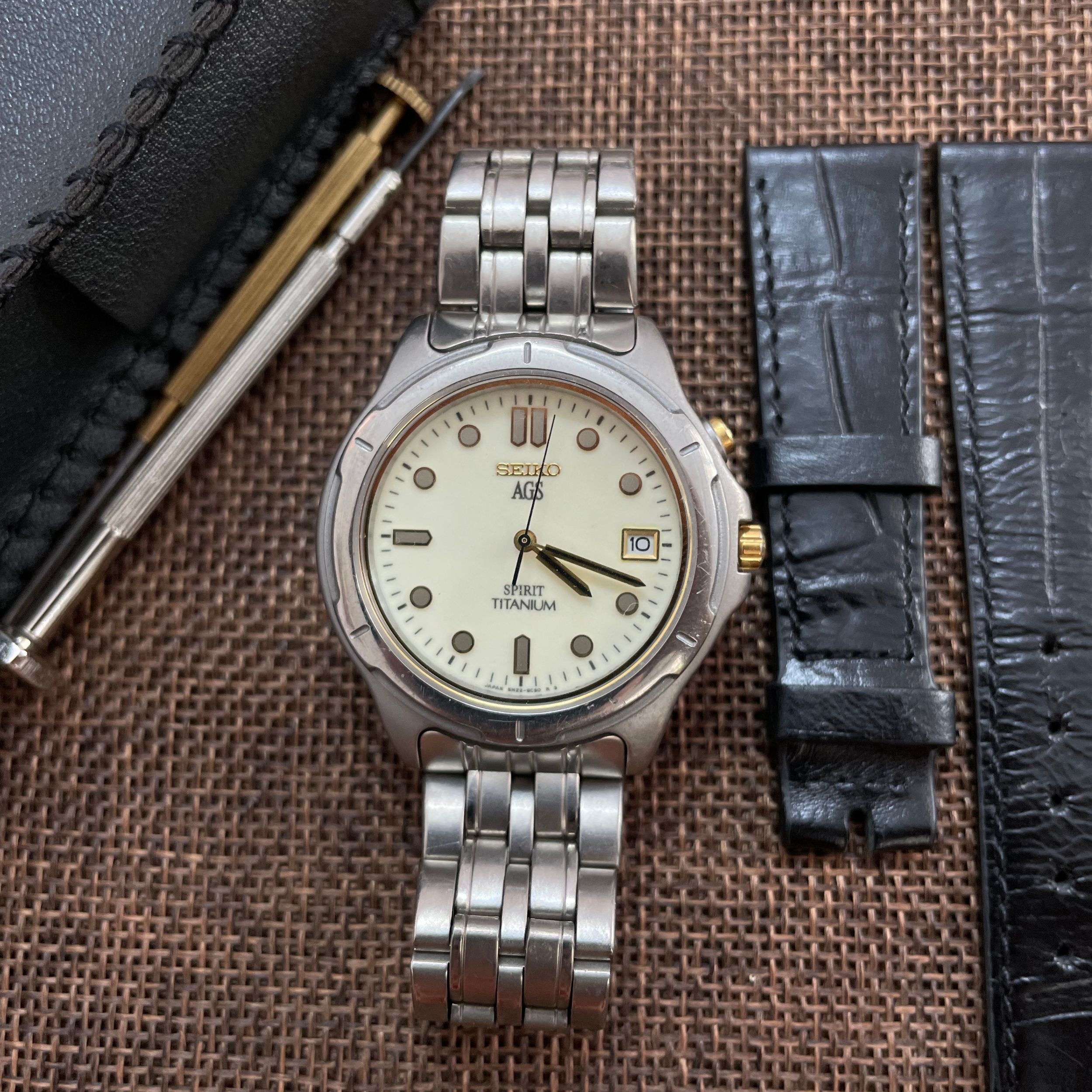 Đồng hồ Seiko AGS Spirit Titanium: Huyền thoại công nghệ cơ-thạch anh Nhật Bản