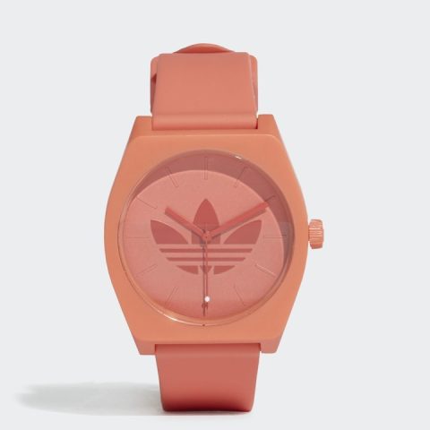 Đồng Hồ Adidas Dây Cao Su: Khám Phá Phong Cách Thể Thao, Năng Động và Bền Bỉ