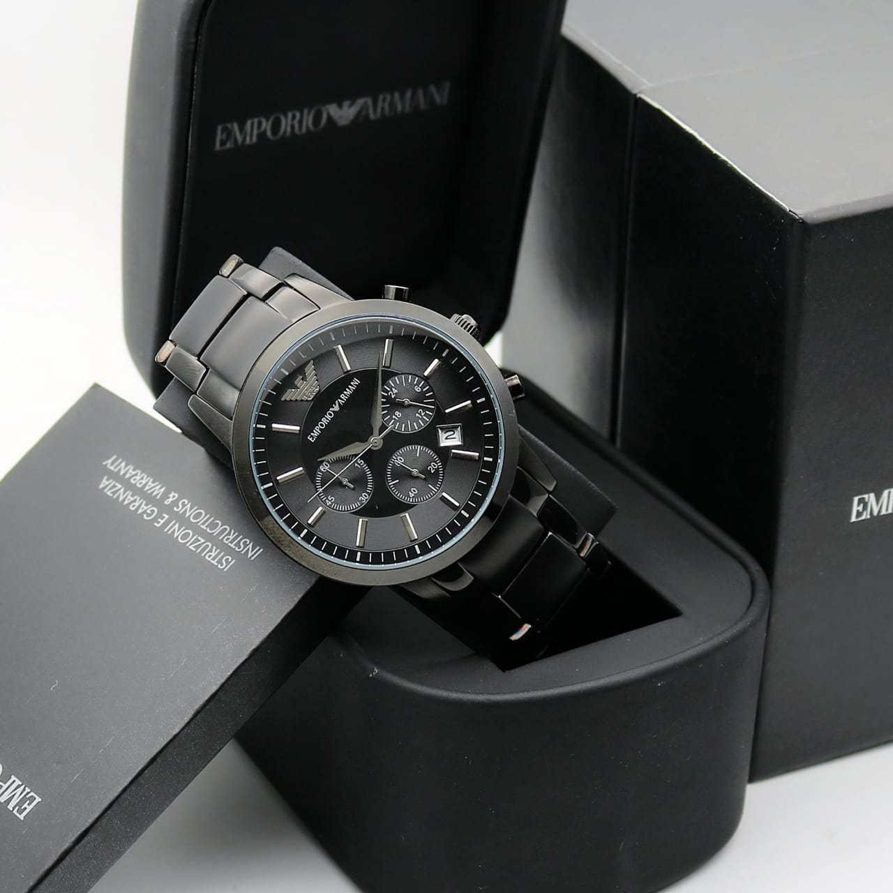 Cận cảnh bộ máy Quartz chất lượng cao của đồng hồ Armani, đảm bảo đồng hồ Armani có tốt không
