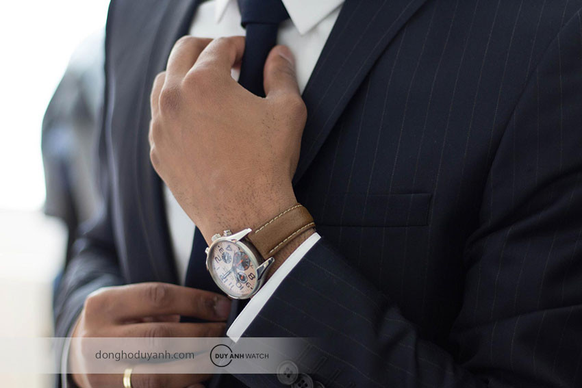 Phong cách phối đồ đa dạng với đồng hồ tự động, gợi ý khi muốn mua đồng hồ lên dây cót
