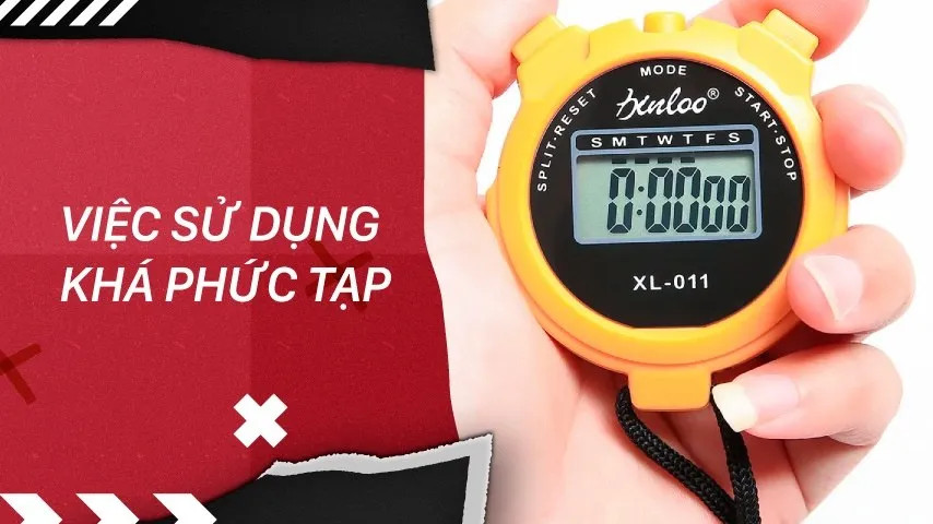 Người dùng đang thao tác trên đồng hồ bấm giờ thể thao, minh họa các bước cách sử dụng đồng hồ bấm giờ thể thao hiệu quả