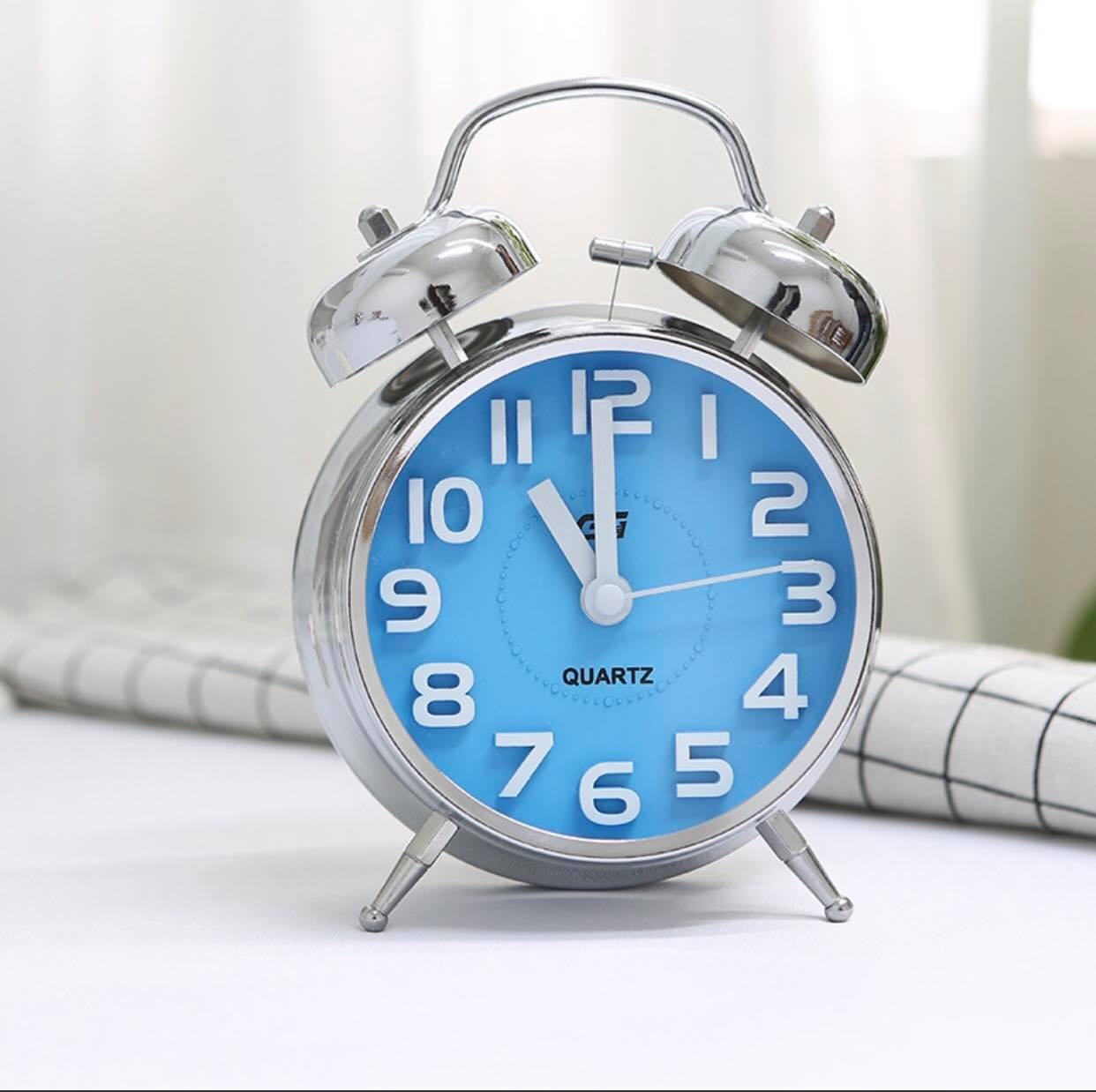 Đồng Hồ Màu Xanh Nước Biển: Biểu Tượng Của Vẻ Đẹp Sang Trọng Và Thanh Lịch