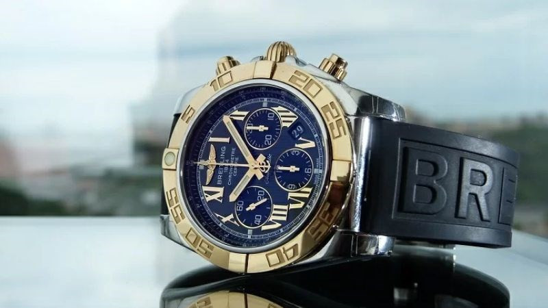 Thiết kế mạnh mẽ và nam tính của đồng hồ Breitling