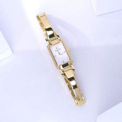 Đồng Hồ Bulova Nữ Mặt Chữ Nhật: Vẻ Đẹp Tinh Tế & Đẳng Cấp Cho Quý Cô Hiện Đại