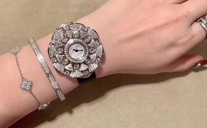 Vật liệu của chiếc đồng hồ Bvlgari được chế tác và chọn lọc tinh tế