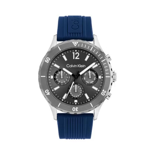 Góc nhìn toàn cảnh đồng hồ Calvin Klein Quartz 25200120 và dây đồng hồ cao su silicone, cho thấy sự thoải mái khi đeo.
