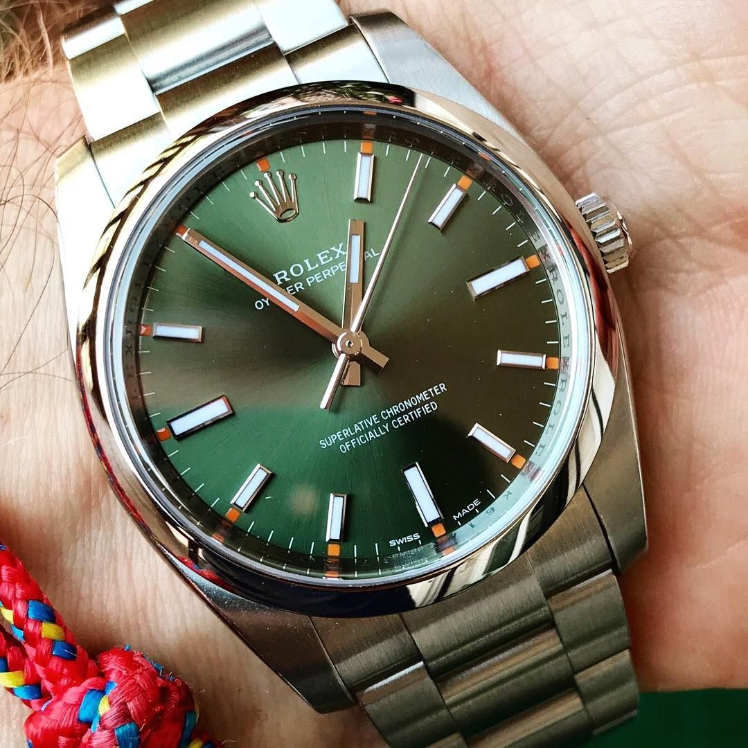 Cặp đôi lựa chọn đồng hồ Rolex Silver màu sắc tương đồng và kích thước khác nhau