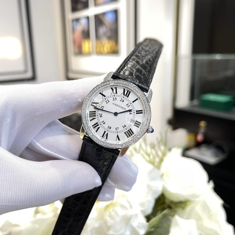 Đồng Hồ Cartier Nữ Mặt Tròn Dây Da: Biểu Tượng Của Sự Thanh Lịch Vượt Thời Gian