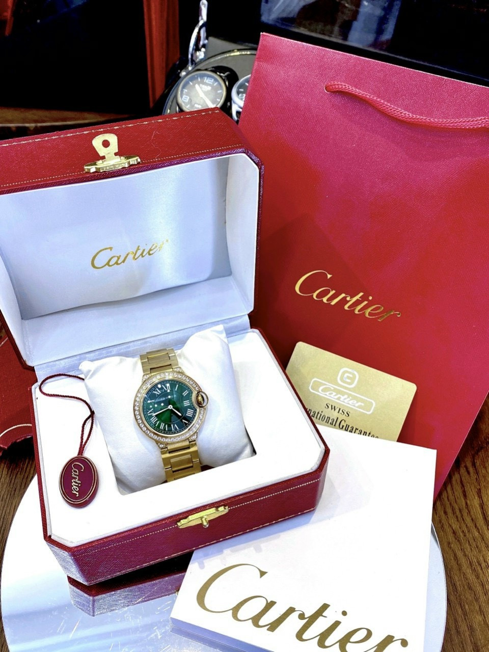 Đồng hồ Cartier nữ mặt tròn đính đá Ballon Bleu Gold Diamond sang trọng