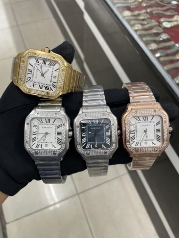 Đồng hồ Cartier mặt vuông đính đá sang trọng