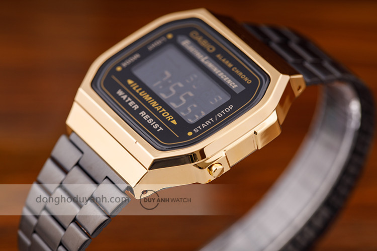 Cận cảnh mặt số điện tử của đồng hồ Casio A168WEGB-1BDF, đồng hồ có thiết kế cá tính cho giới trẻ.