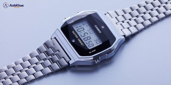 Đồng hồ Casio đính kim cương mặt vuông với thiết kế cổ điển độc đáo