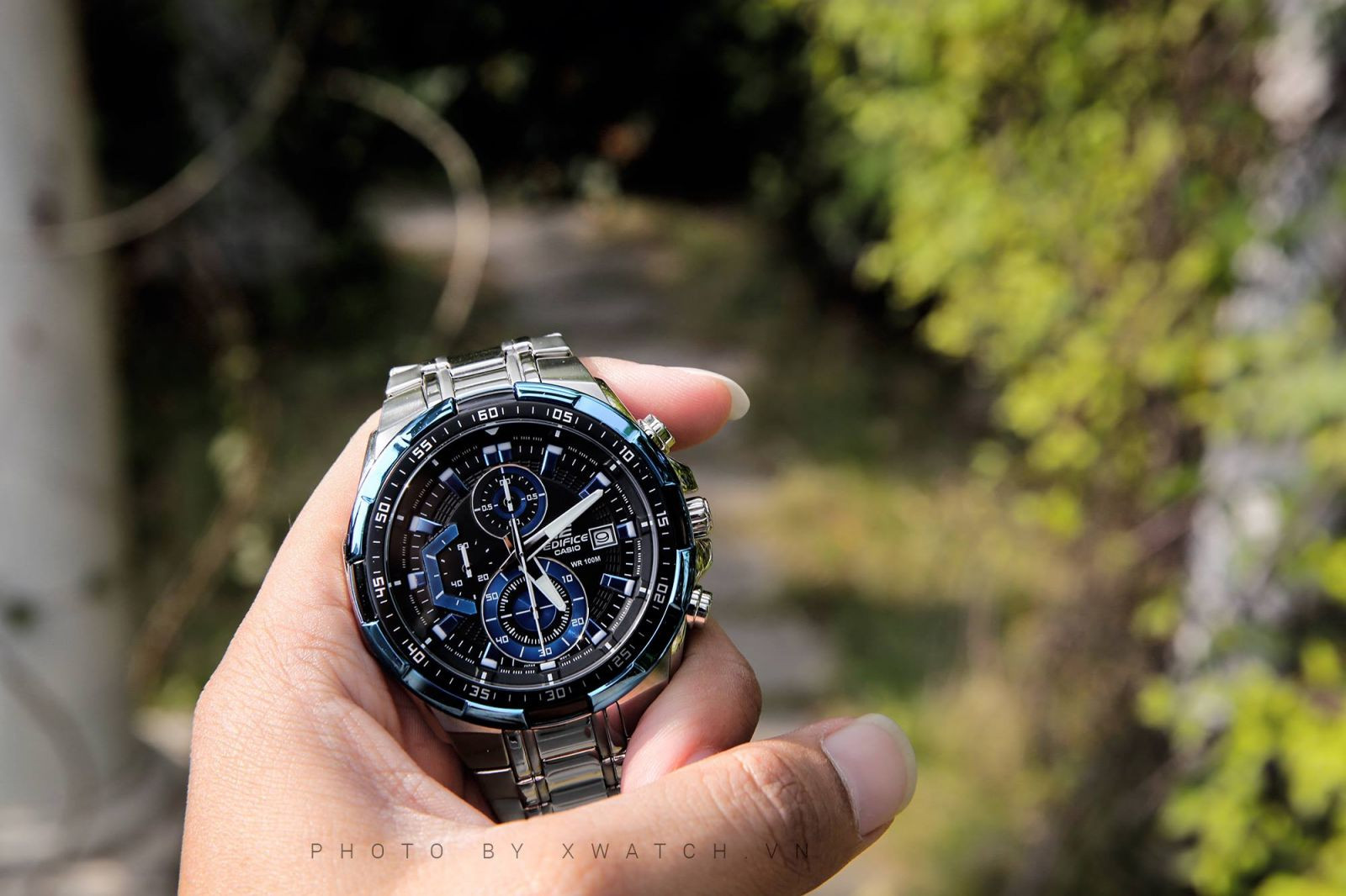 Mặt số đồng hồ Casio Edifice chi tiết, với cảm hứng từ xe đua, thể hiện phong cách độc đáo của các hãng đồng hồ thể thao nổi tiếng