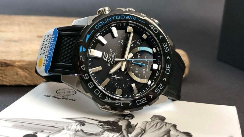 Vật liệu chế tác cao cấp như thép không gỉ 316L và các loại kính trên đồng hồ Casio Edifice WR100M.