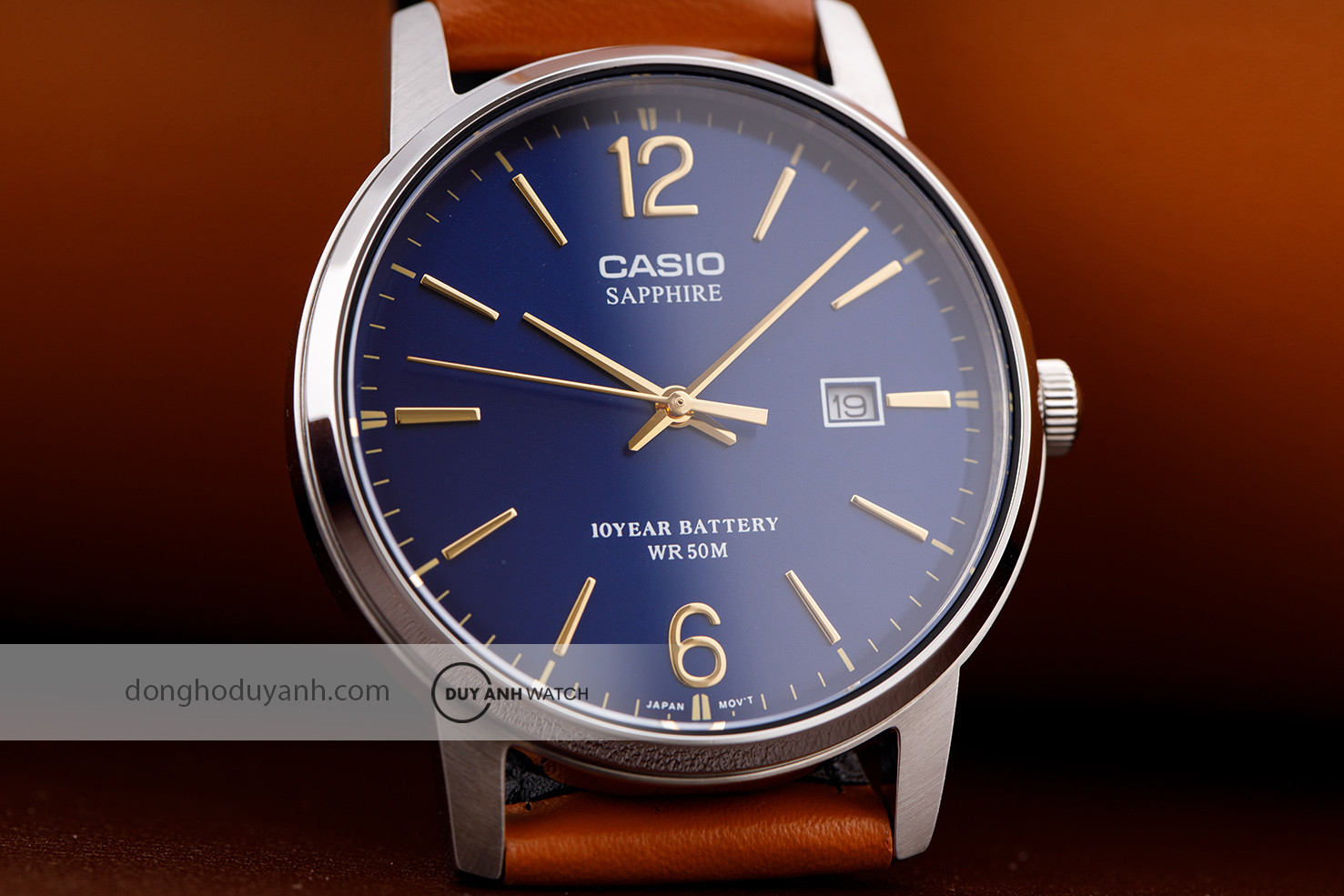 Đồng hồ Casio MTS-110L-2AVDF với mặt số xanh và dây da nâu, phong cách thanh lịch dưới 3 triệu.
