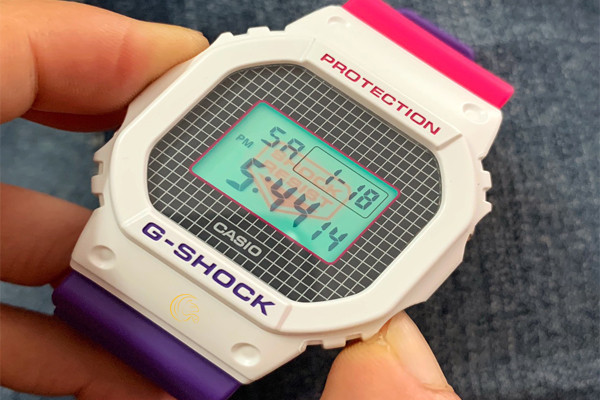 Đồng hồ điện tử Casio nữ giá rẻ G-Shock DW-5600THB phong cách trẻ trung