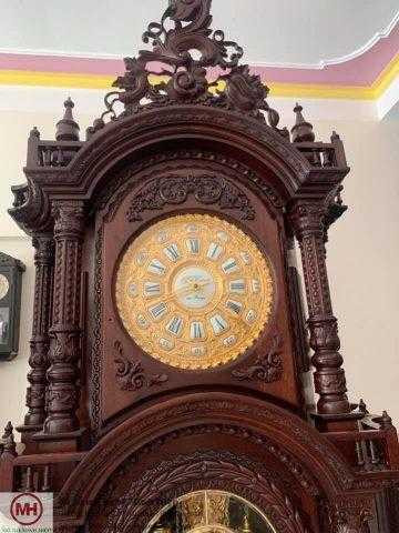 Cận cảnh các chi tiết gỗ gụ của đồng hồ cây giá rẻ trước khi lắp ráp
