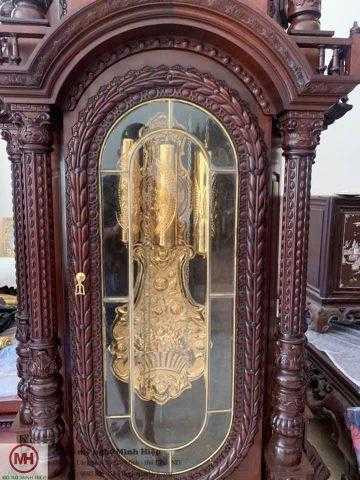 Các bộ phận của đồng hồ cây gỗ giá rẻ được tháo rời tiện lợi cho vận chuyển