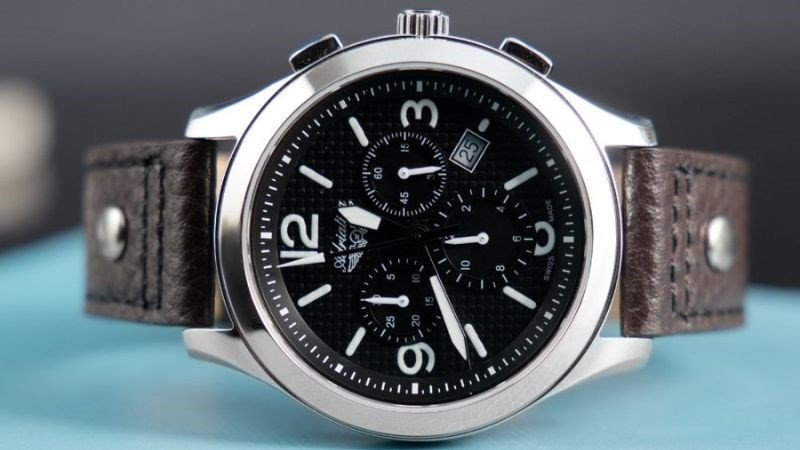 Đồng hồ Adriatica, một thương hiệu cao cấp cùng phân khúc với Chopard, nổi tiếng với độ chính xác