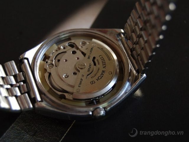 Một chiếc đồng hồ Citizen Automatic 21 Jewels với thiết kế tinh xảo, thể hiện rõ vẻ đẹp của bộ máy cơ tự động