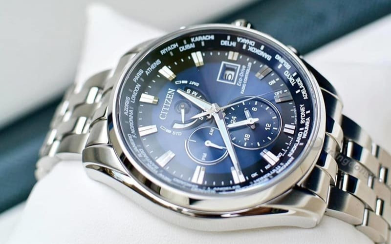 Đồng hồ Citizen Eco-drive E111, mẫu thiết kế điển hình của công nghệ độc quyền, ảnh hưởng đến **giá đồng hồ Citizen Eco Drive E111**.