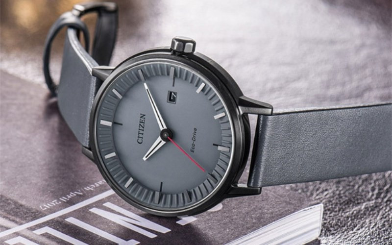 Hướng dẫn điều chỉnh lịch trên đồng hồ Citizen Eco Drive E111, một bước quan trọng để duy trì độ chính xác.