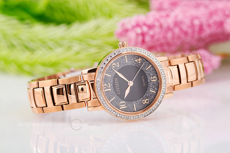 Đồng hồ Citizen EL3048-53E với vỏ và dây vàng hồng, viền pha lê Swarovski