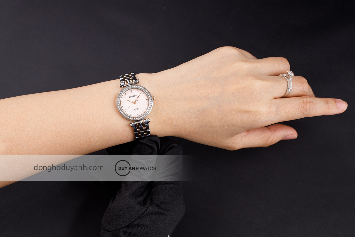 Ảnh chụp nghiêng đồng hồ Citizen ER0218-53X