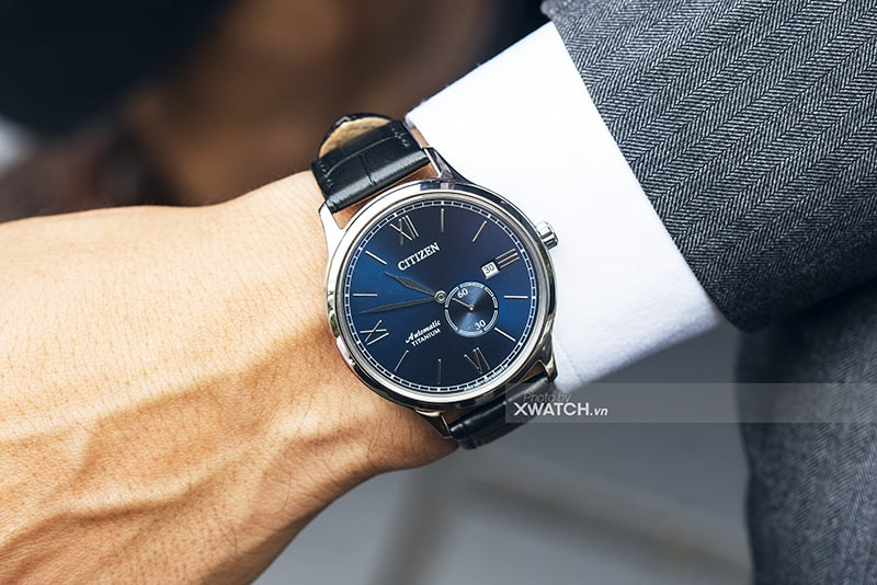 Đồng hồ Citizen NJ0090-21L Titanium dây da trẻ trung