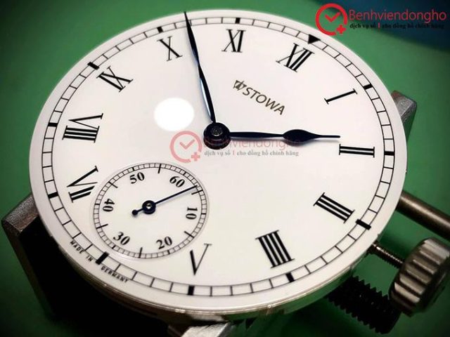 Đồng hồ cơ bị rơi không chạy do núm chỉnh giờ bị lỏng