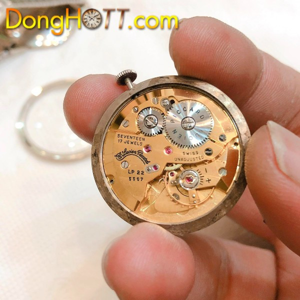 Cận cảnh bộ máy lên dây của đồng hồ Lucien Piccard chính hãng Thụy Sĩ