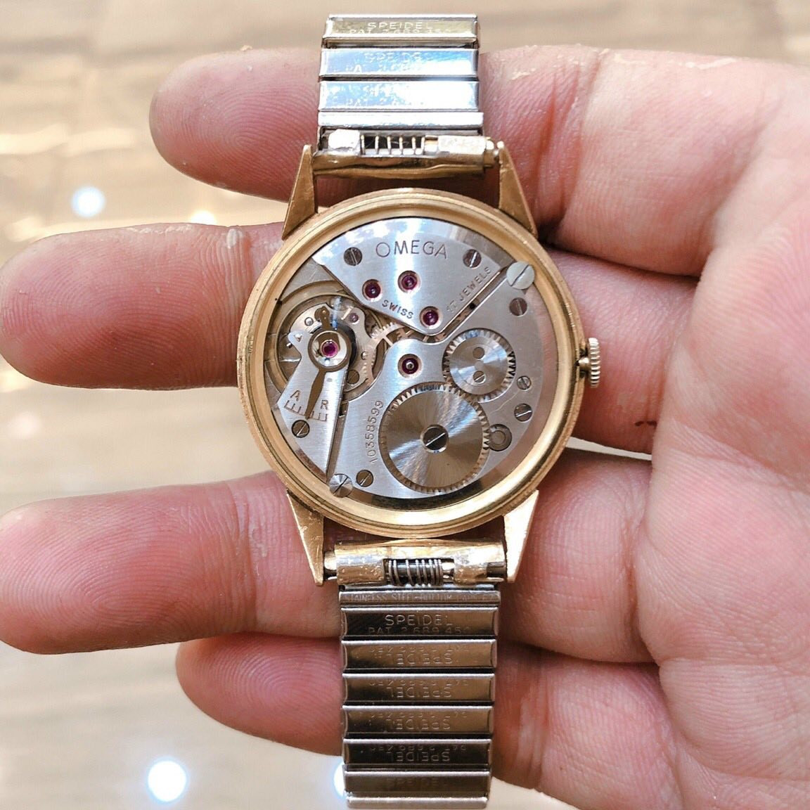 Cận cảnh bộ máy lên dây chính hãng của đồng hồ Omega cổ