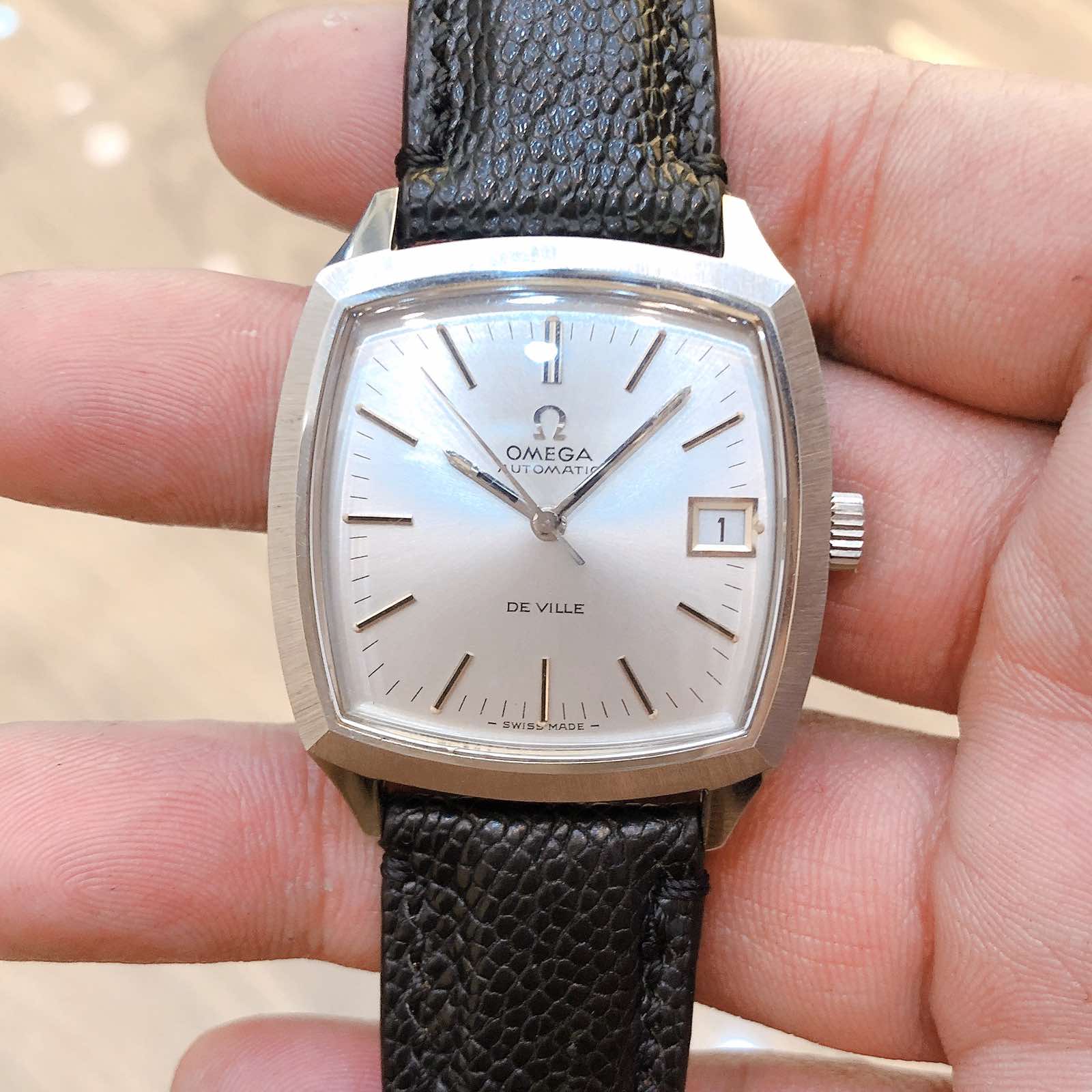 Đồng Hồ Nữ Omega De Ville Giá Bao Nhiêu? Phân Tích Chi Tiết Mức Giá Và Các Yếu Tố Ảnh Hưởng