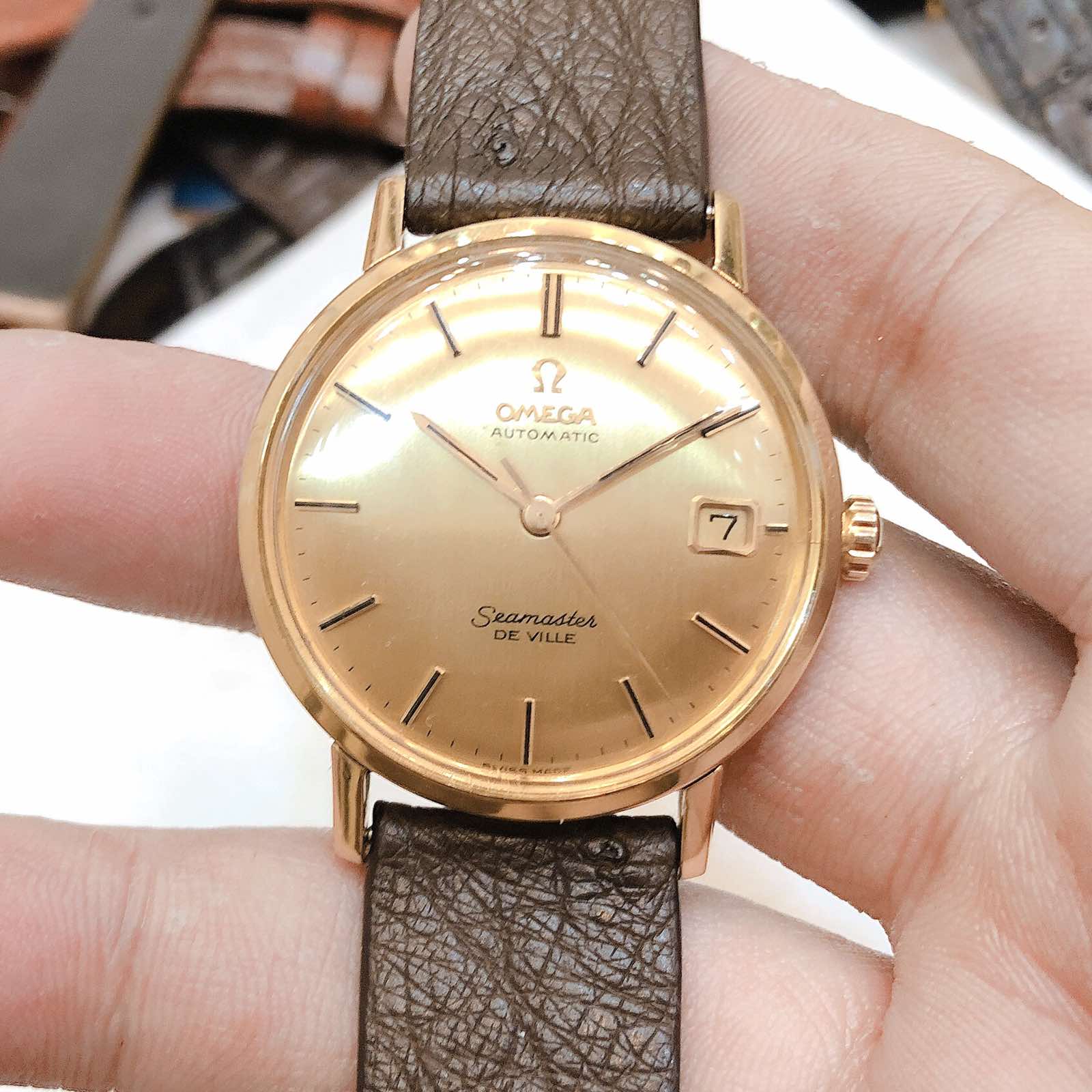 Giá Đồng Hồ Omega Vàng Đúc: Khám Phá Sự Sang Trọng và Đẳng Cấp Vượt Thời Gian