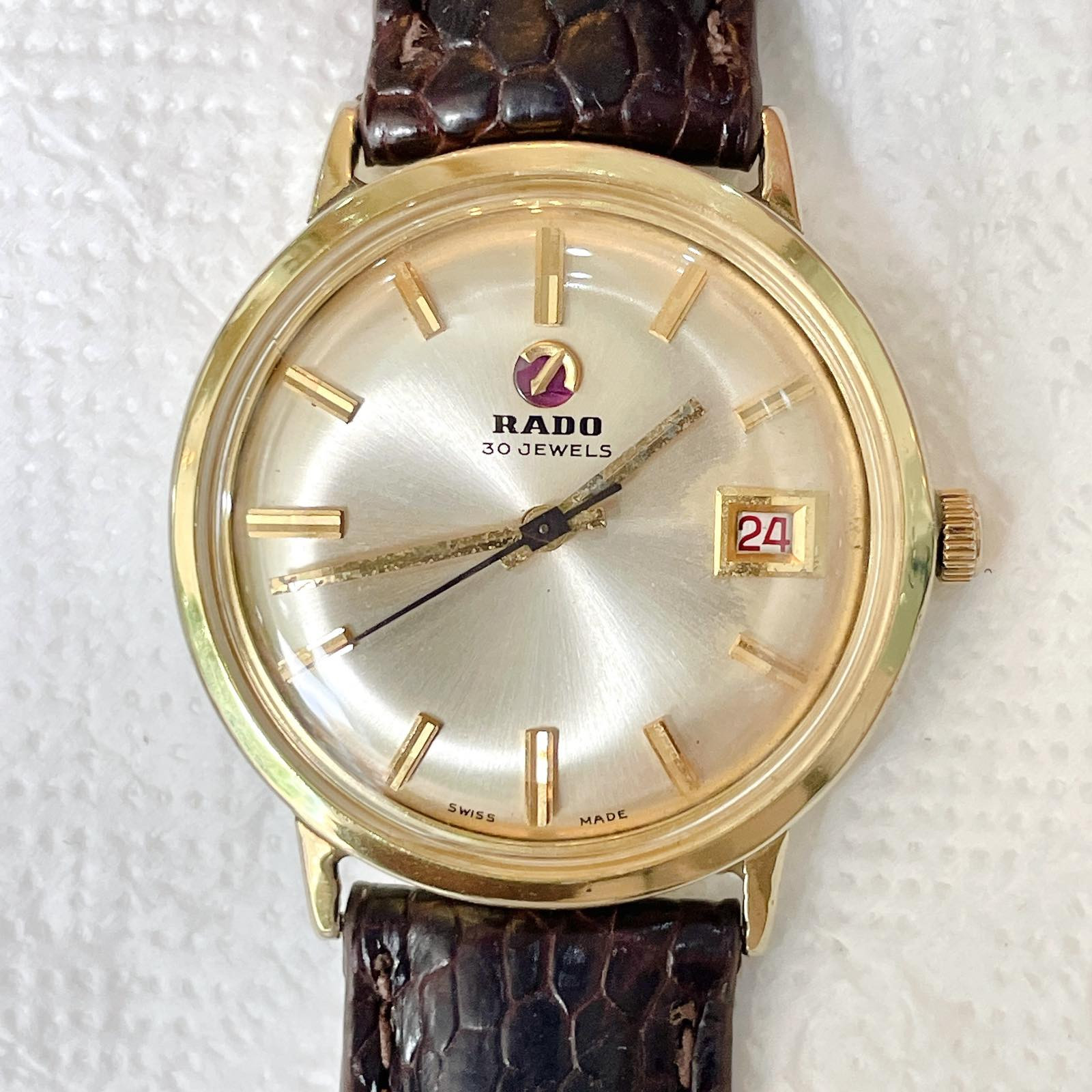 Đồng hồ Rado cổ automatic chính hãng Thụy Sĩ với mặt số nguyên bản và thiết kế kinh điển