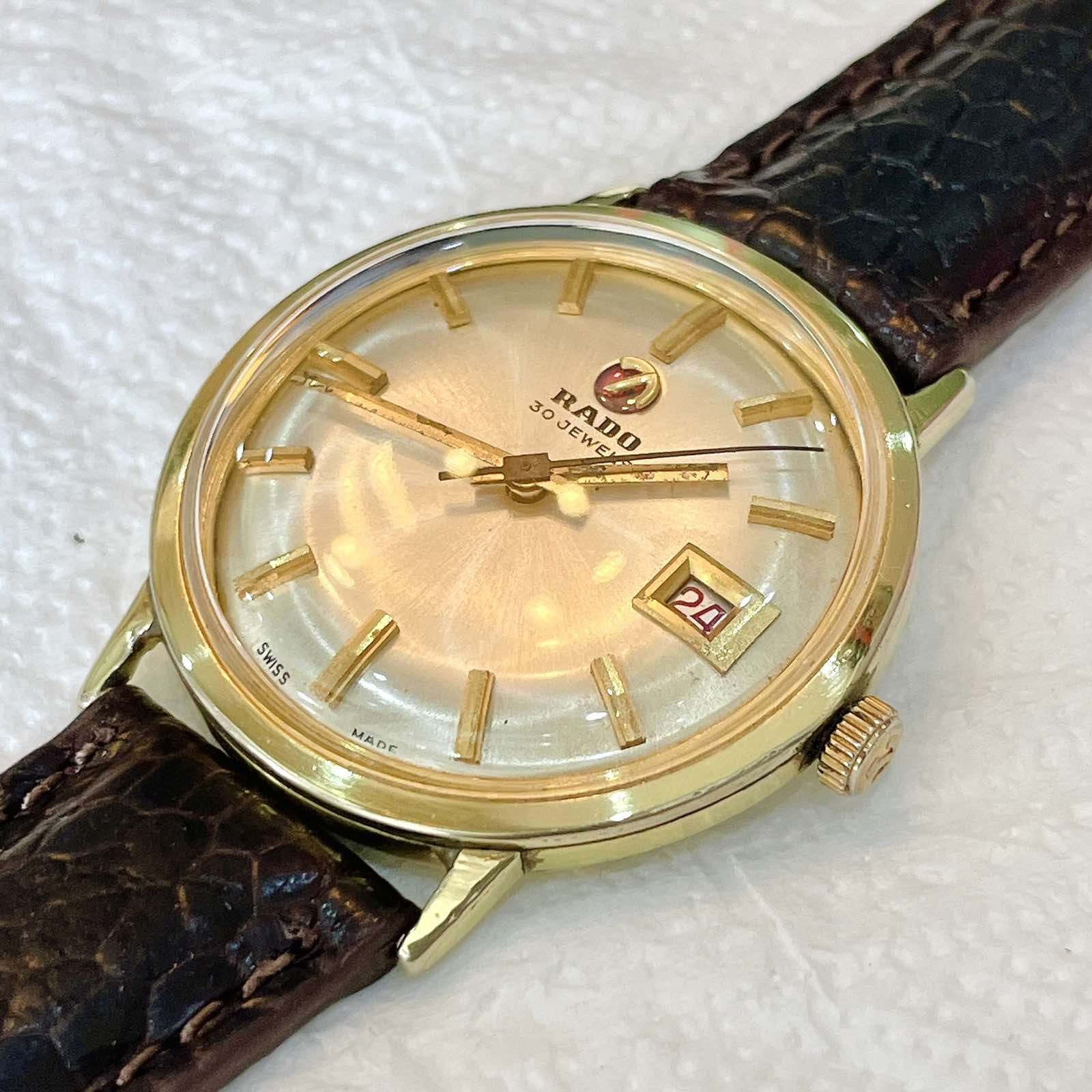 Mẫu đồng hồ Rado cổ unisex Thụy Sĩ phù hợp cho cả nam và nữ