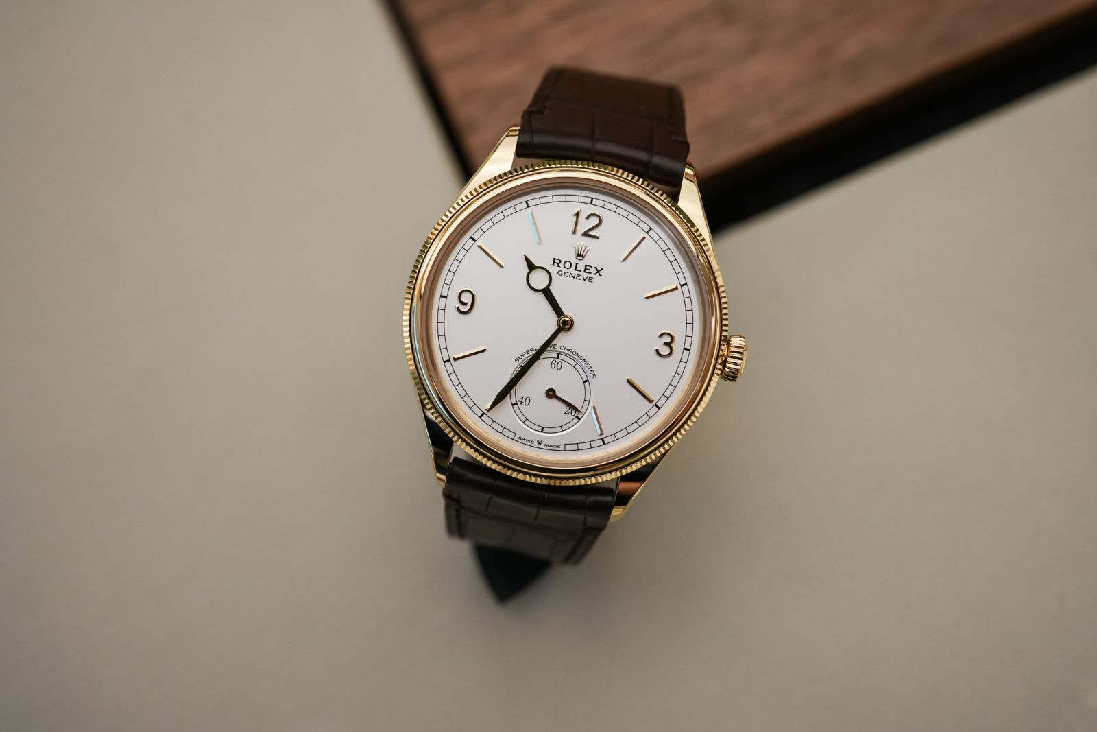 Mẫu đồng hồ Rolex cơ dây da nam với thiết kế cổ điển