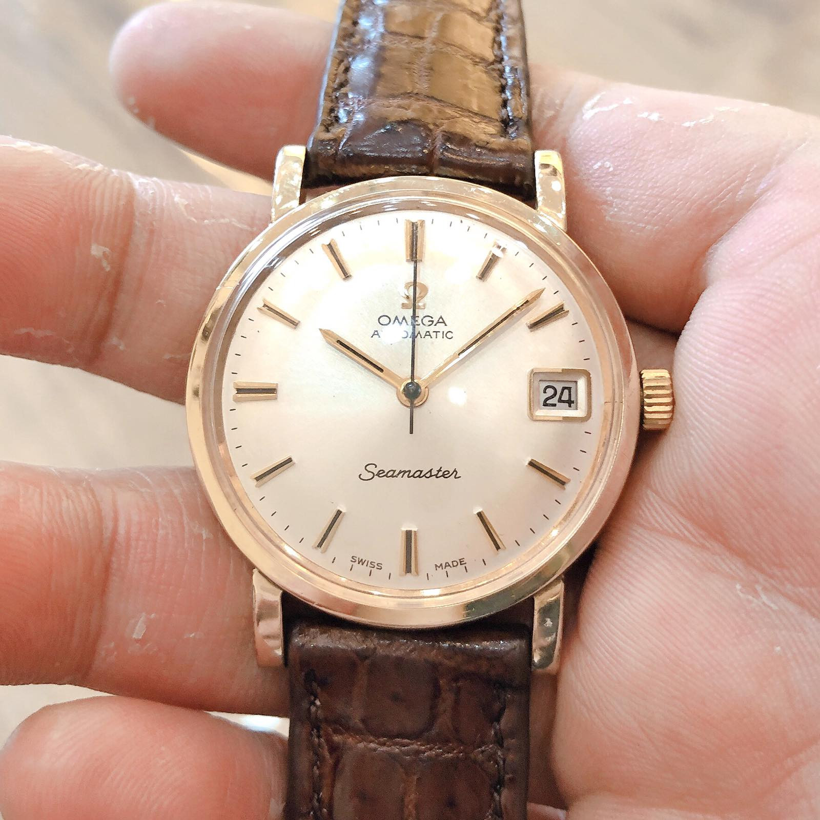 Cận cảnh mặt số đồng hồ Omega Automatic Seamaster chính hãng