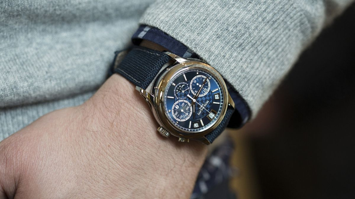 Patek Philippe Titanium Ref. 5208T-010 - Đồng hồ đắt nhất thế giới với vỏ Titanium sang trọng