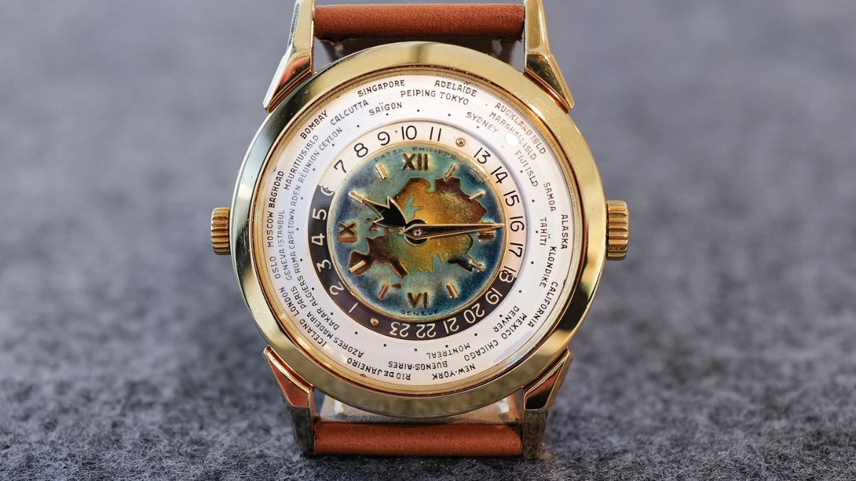 Patek Philippe Two-Crown Worldtime Ref. 2523 Eurasia với hai núm vặn độc đáo - đồng hồ đắt nhất thế giới