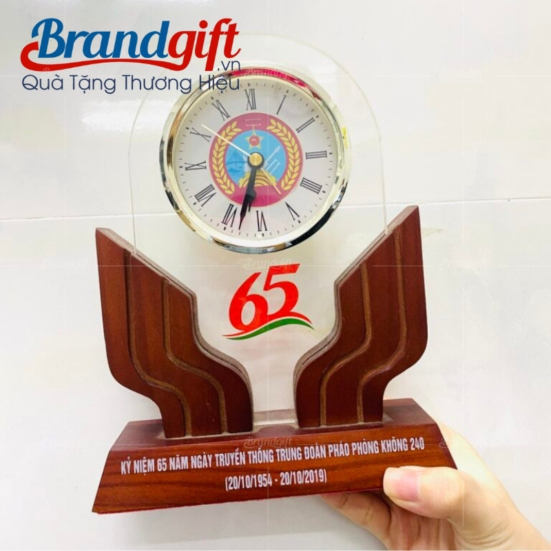 Mẫu đồng hồ để bàn đơn giản, phù hợp làm quà tặng
