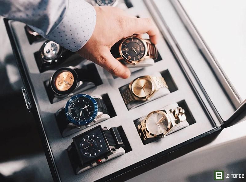 Cách xem đồng hồ đeo tay và sự tự tin quyết đoán