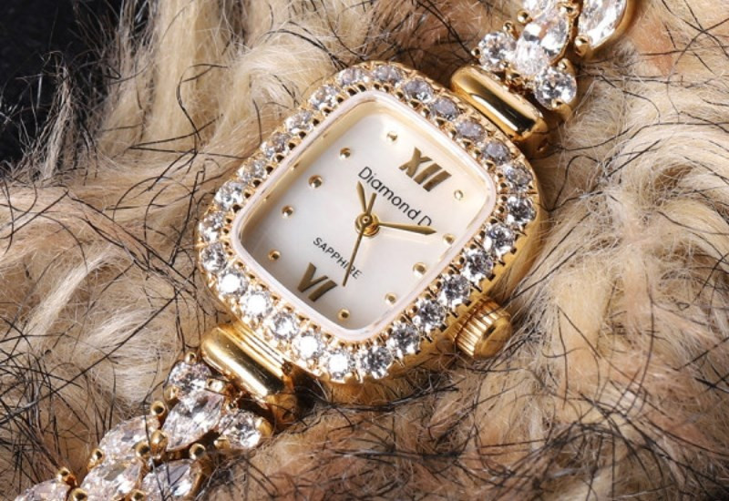 Đồng hồ Diamond D với bộ máy Quartz Nhật Bản bền bỉ và chính xác