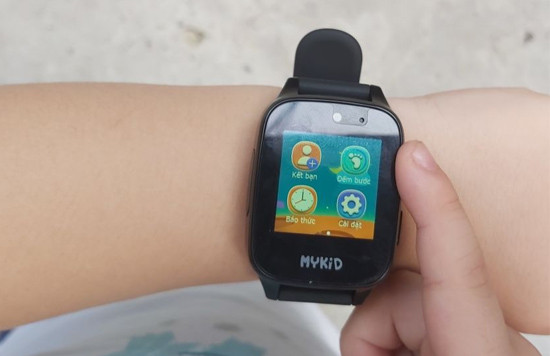 Chức năng cảnh báo khẩn cấp SOS trên đồng hồ định vị trẻ em MyKID