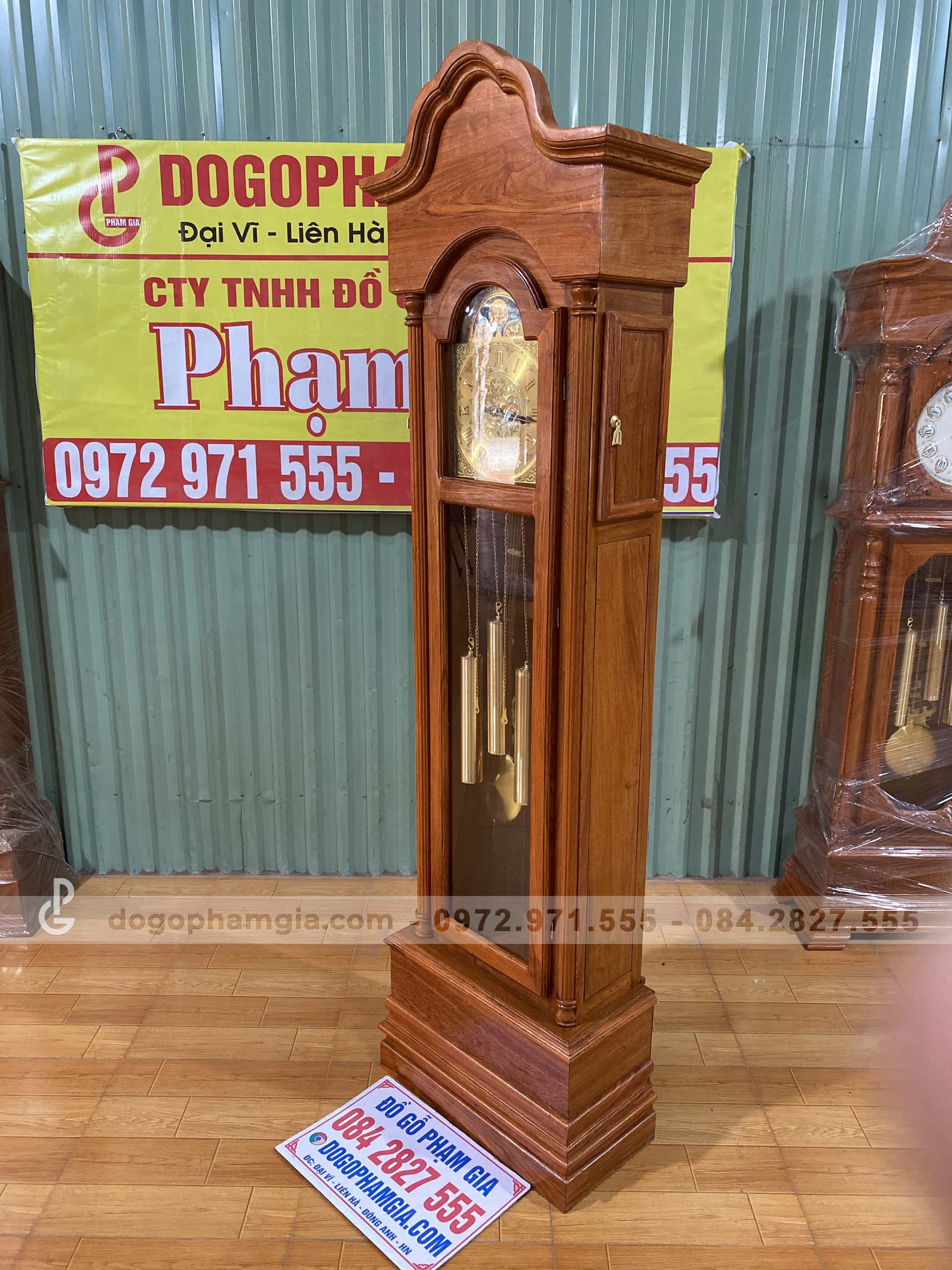 Đồng Hồ Đứng Bằng Gỗ: Biểu Tượng Đẳng Cấp và Nét Đẹp Vượt Thời Gian Trong Không Gian Việt