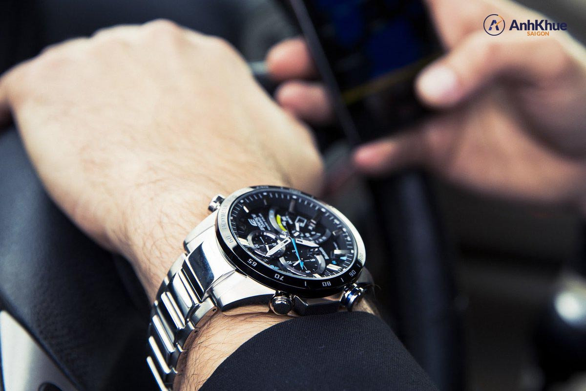 Đồng hồ Casio Edifice dây kim loại, cân nhắc khi mua dây da đồng hồ Casio cho phong cách khác biệt.